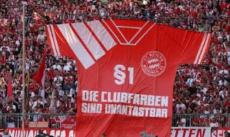 Bayern-Fans protestieren mit Transparenten