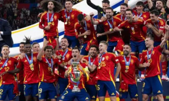 Alle sieben Spiele gewinnen und den Europapokal gewinnen